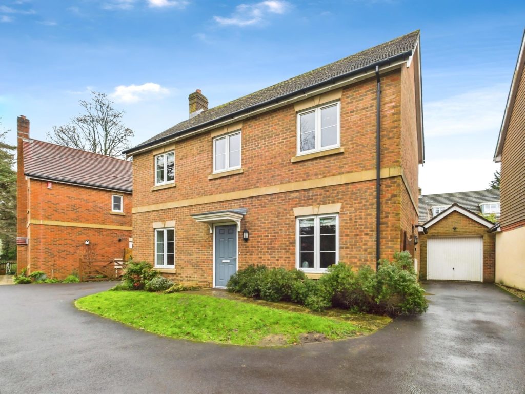 Mansion House Close, Sarisbury Green, Southampton
