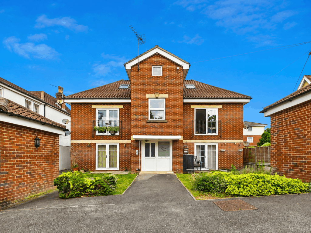 Flat 6, Nightingale Place, 106, Station Road, Netley Abbey, Hampshire, SO31 5AN