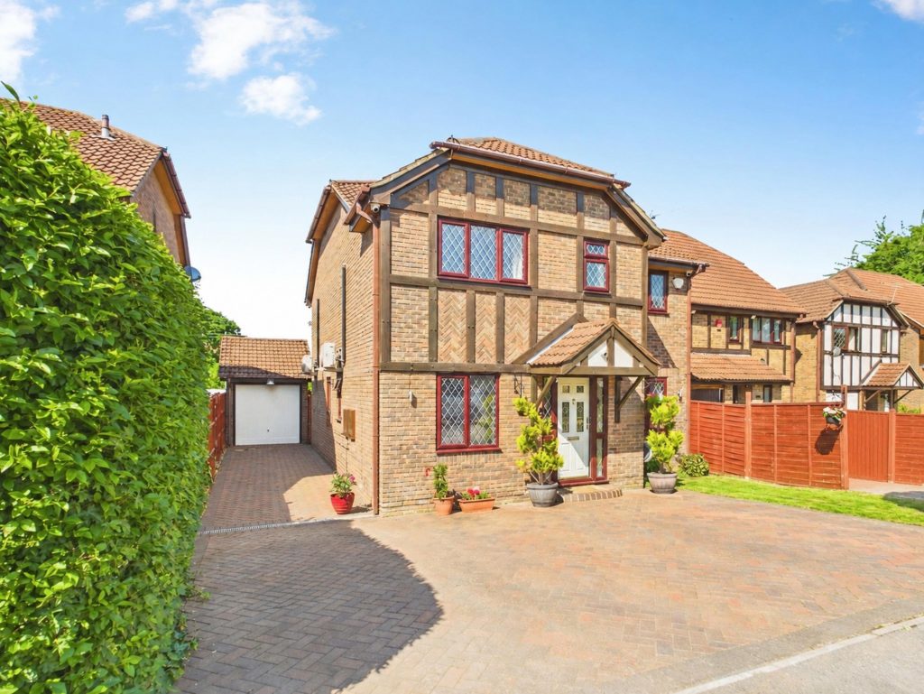 Bramley Gardens, Horton Heath